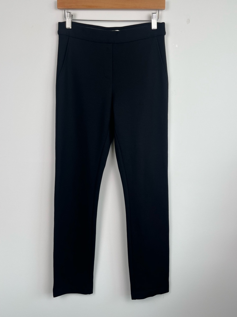 Trina Turk black rayon nylon spandex knit pullon pants, size 0.